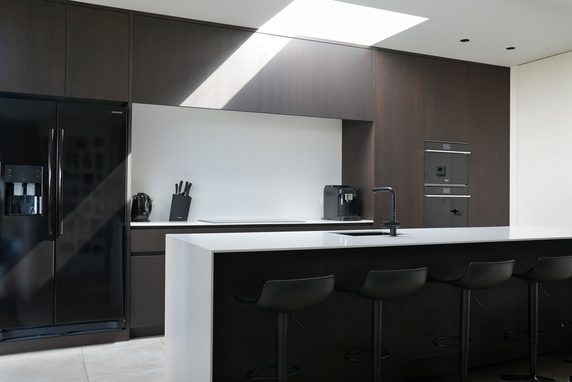 Project inspiration for a minimalist high contrast kitchen with dark brown oak kitchen cabinetry finished with Rubio Monocoat Precolor Easy and Oil Plus 2C wood stain and finish product for interior wood surfaces.